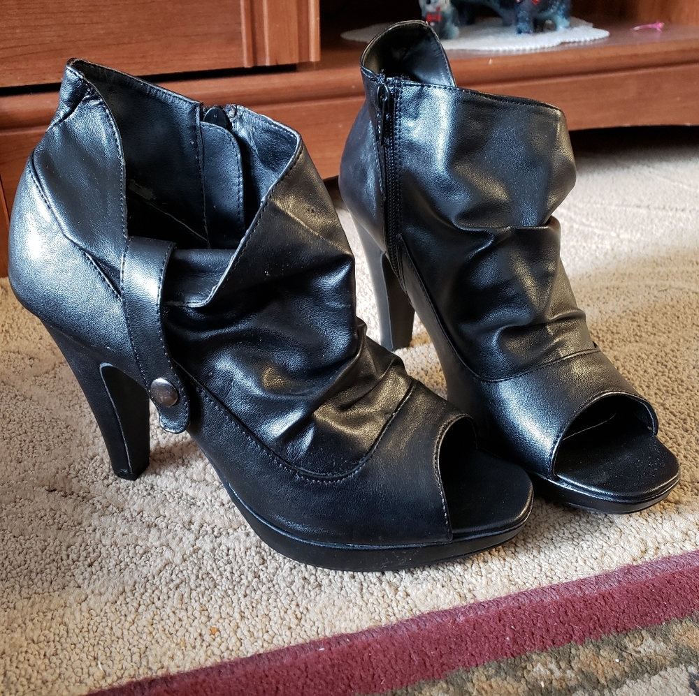 Womens Shoes - Platform Peeptoe Pumps